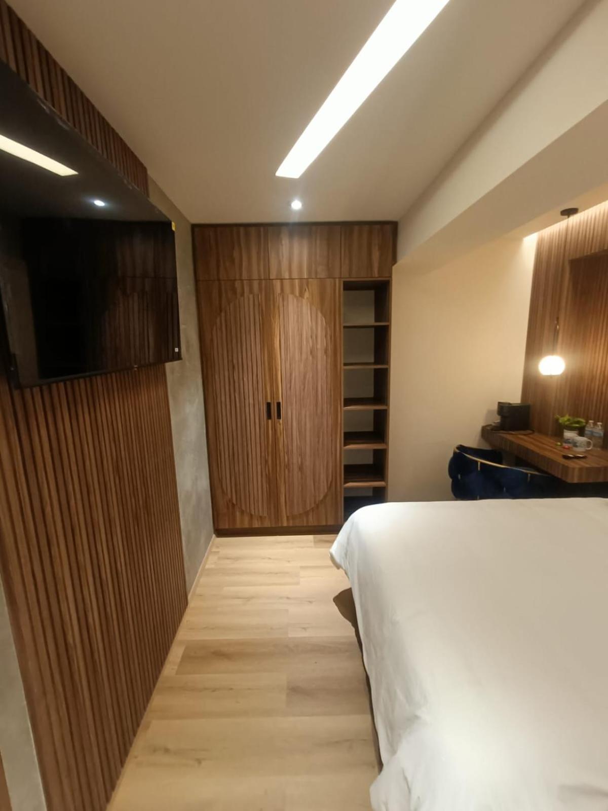 Eugenio Suetes Hotel Мексико Сити Екстериор снимка